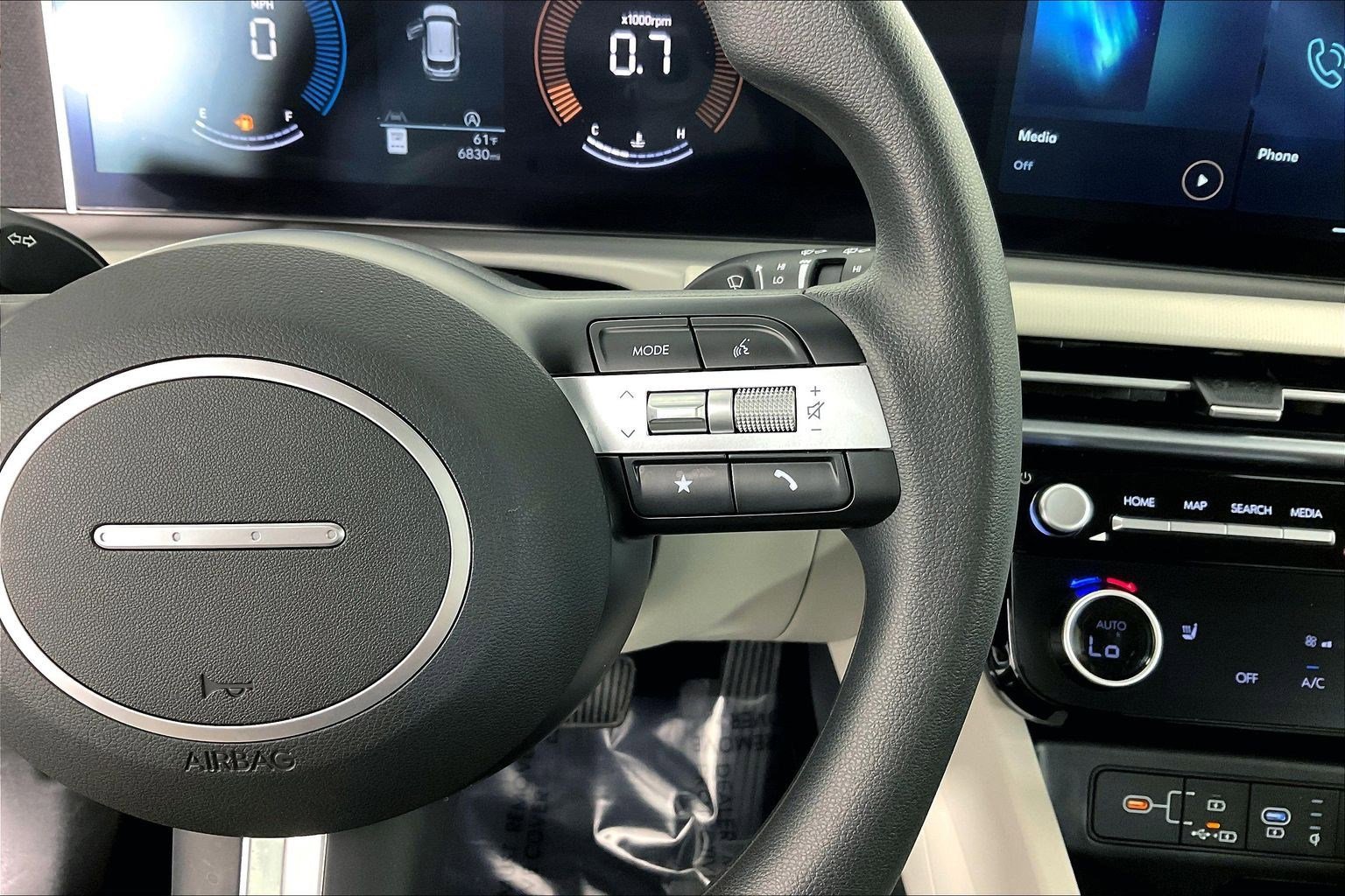 Certified 2025 Hyundai Tucson SEL image 12