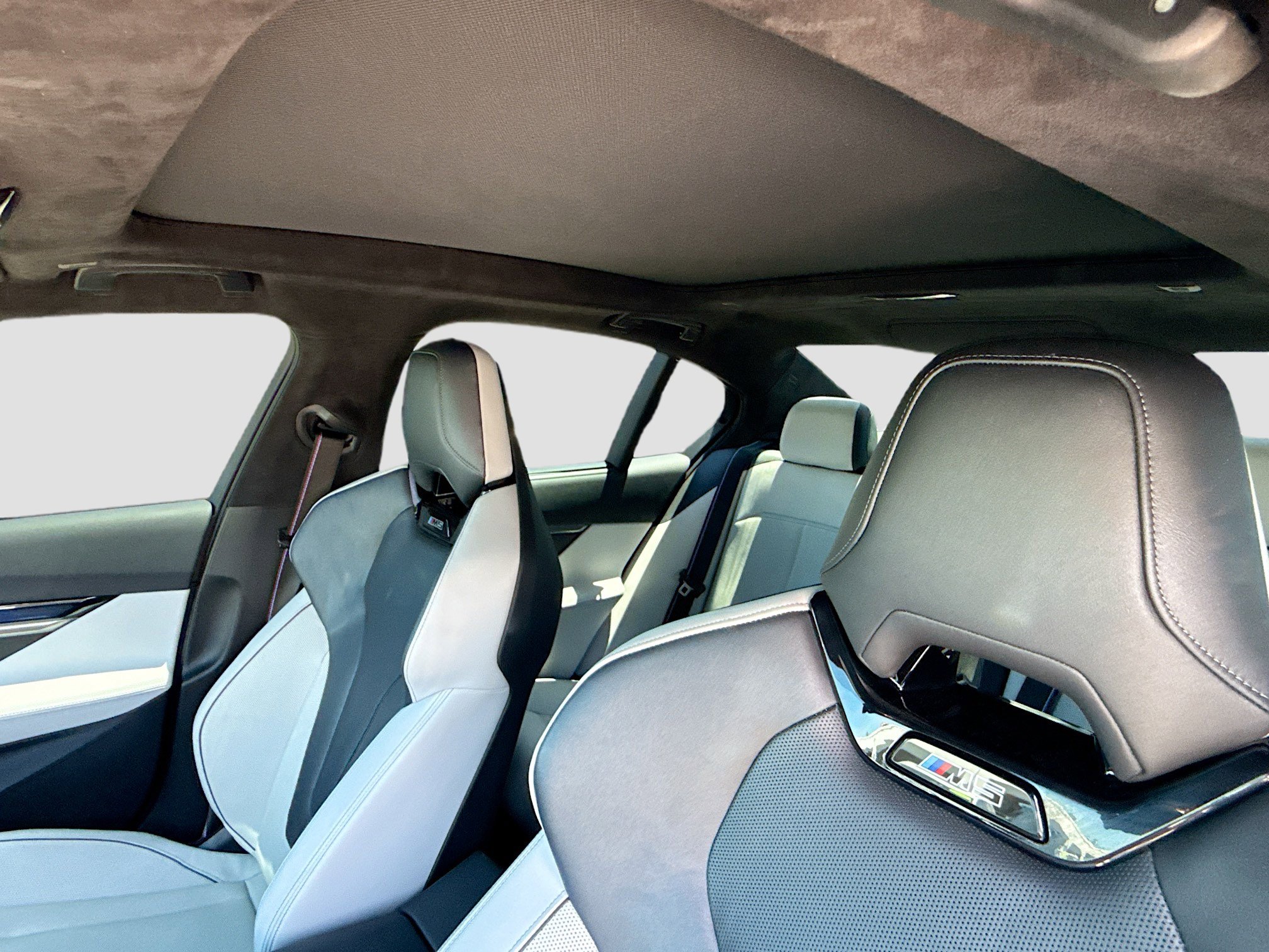 Used 2025 BMW M5 w/ Executive Package image 26