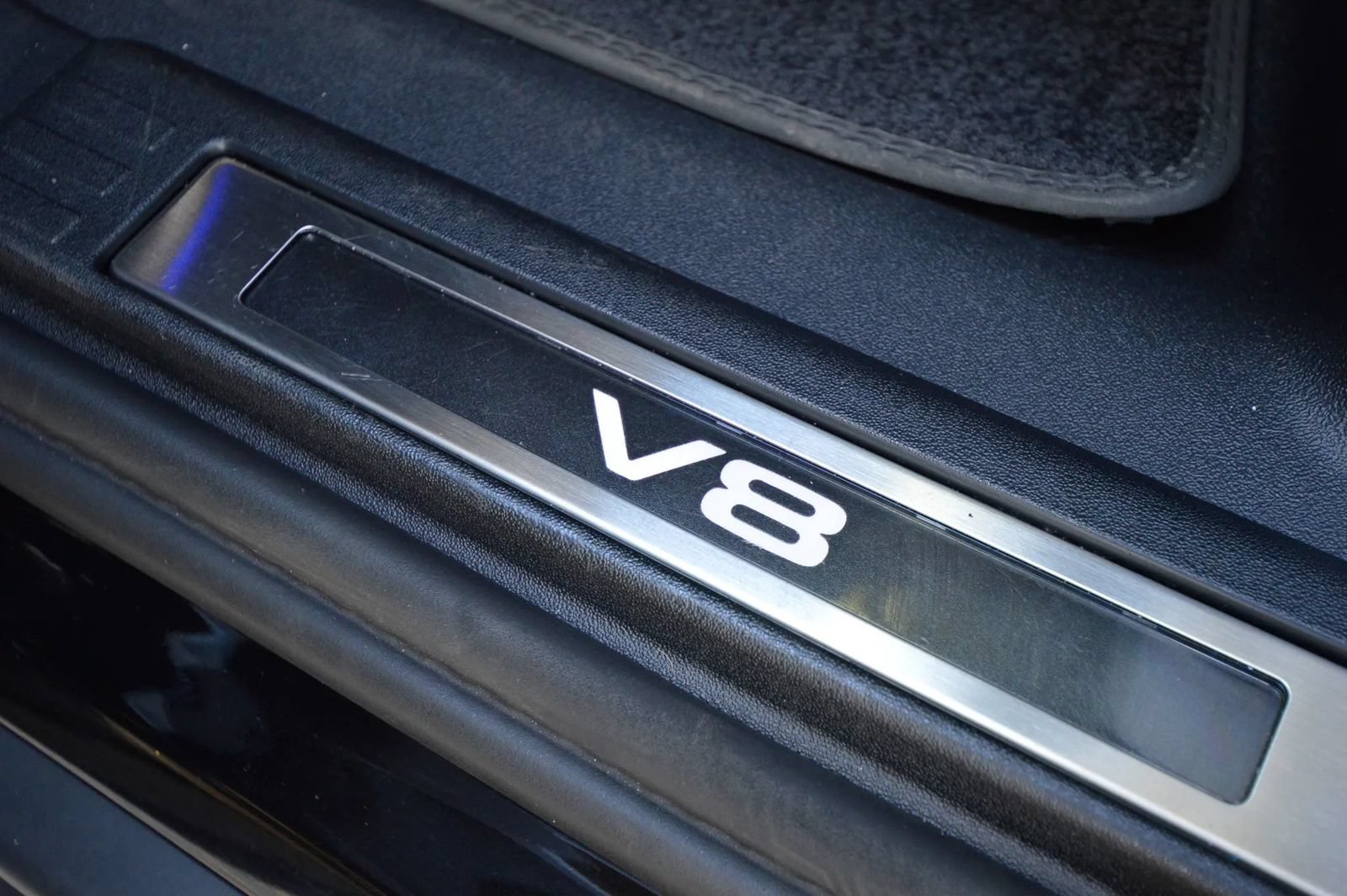 Used 2025 Land Rover Defender 130 V8 AWD/4WD image 30