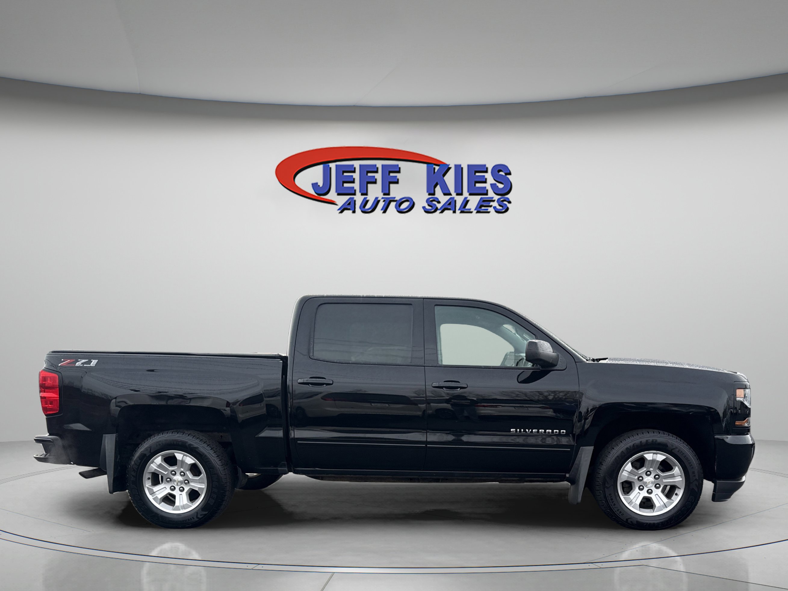 Used 2018 Chevrolet Silverado 1500 LT w/ All Star Edition image 4
