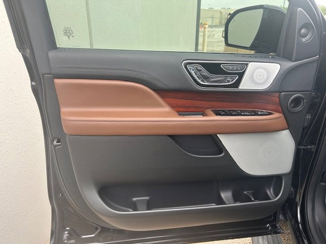 Used 2023 Lincoln Navigator Reserve RWD image 12