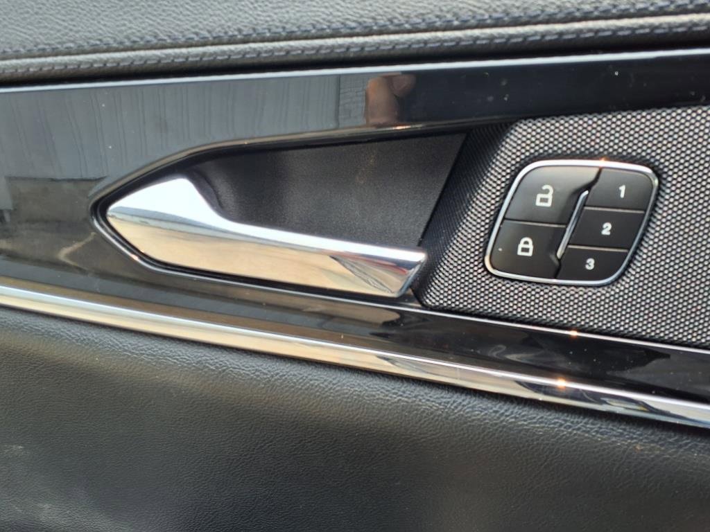 Used 2023 Lincoln Nautilus Reserve image 15