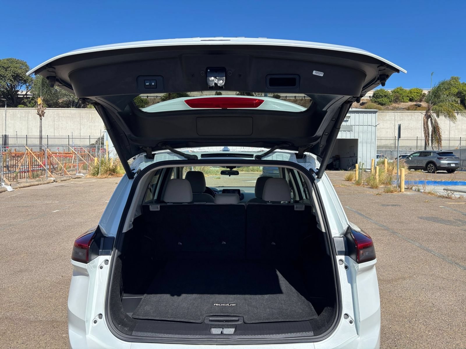 Used 2025 Nissan Rogue SV AWD/4WD image 32