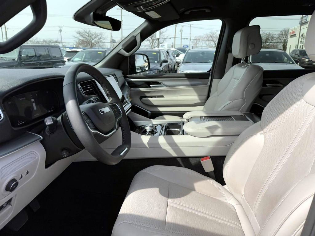 Certified 2025 Jeep Wagoneer 4WD image 15