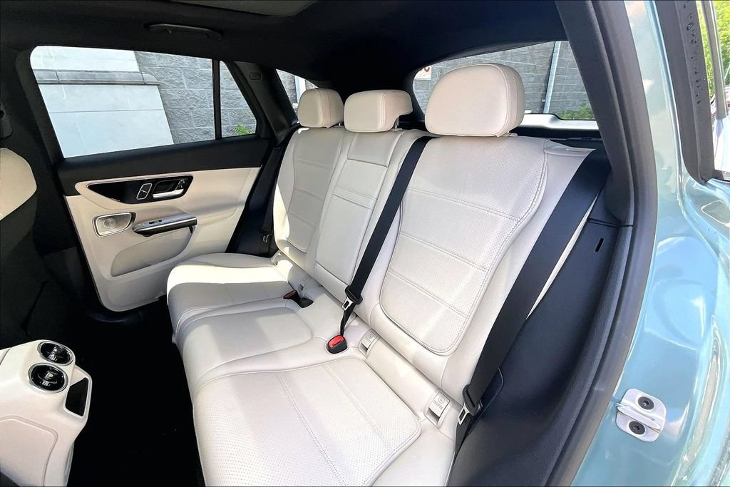 Used 2025 Mercedes-Benz GLC 300 4MATIC image 28