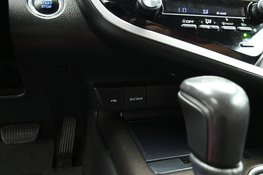 Used 2021 Toyota Camry SE w/ Convenience Package FWD image 15