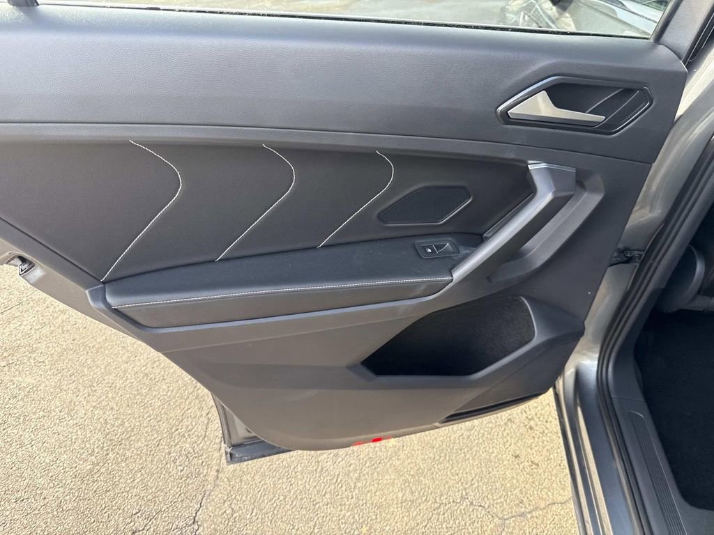 Used 2022 Volkswagen Tiguan SE image 17