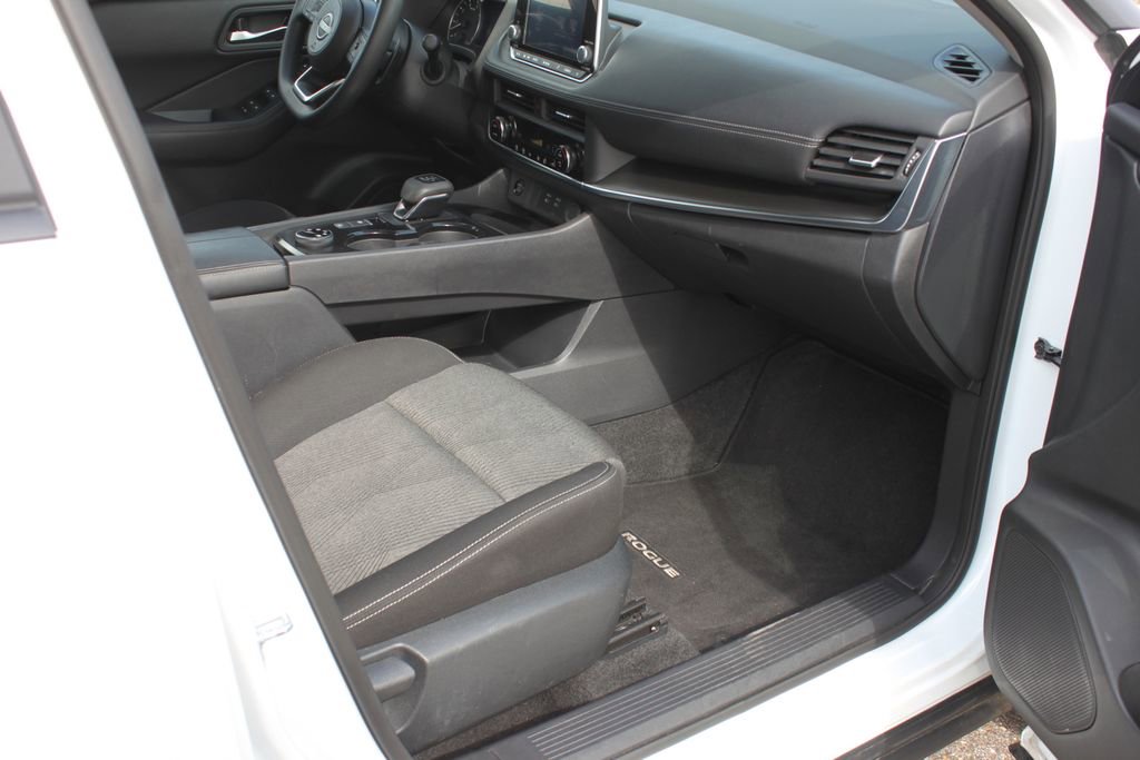 Used 2024 Nissan Rogue SV AWD/4WD image 19
