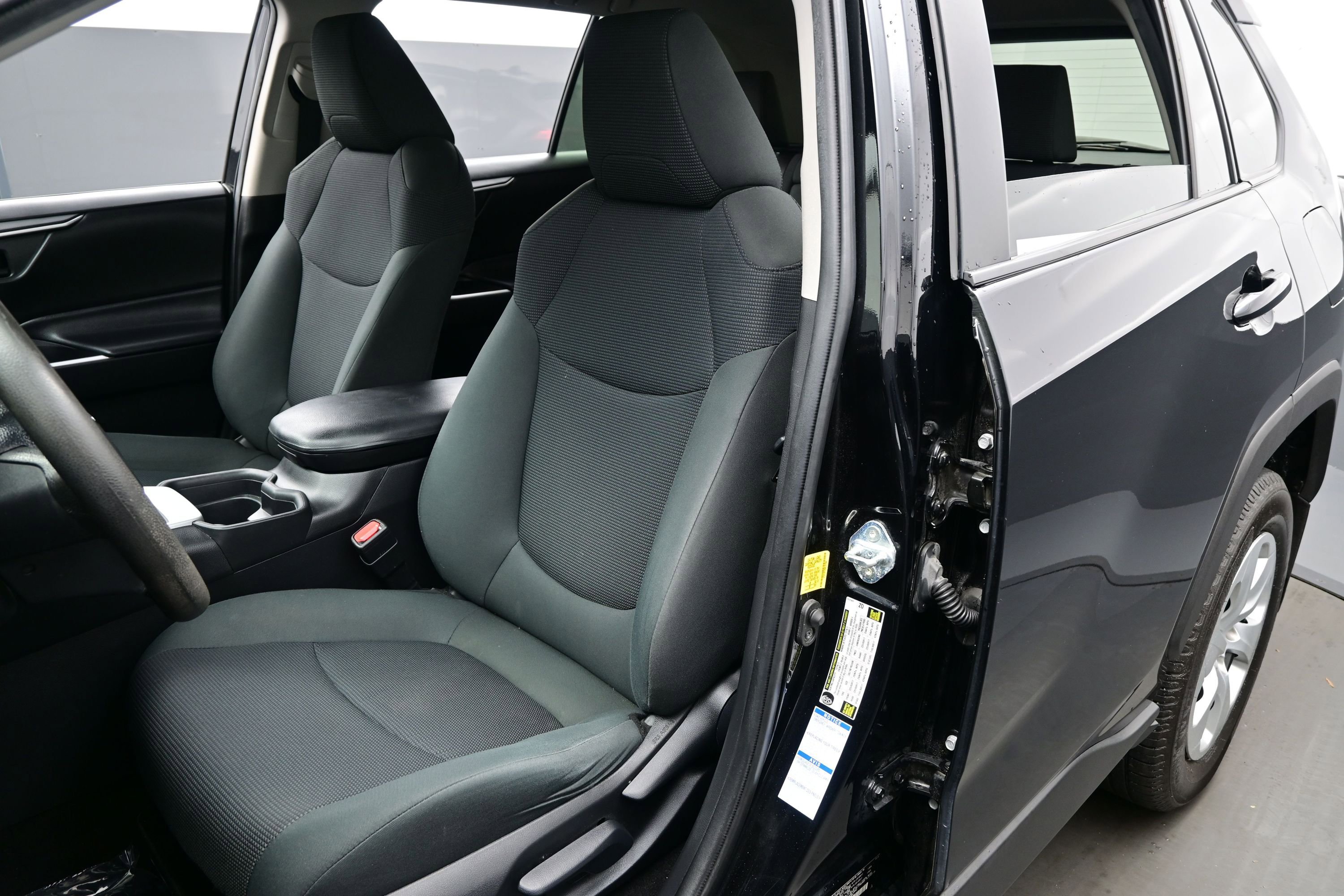 Used 2021 Toyota RAV4 LE AWD/4WD image 11