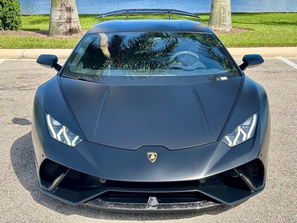 Used 2018 Lamborghini Huracan Performante AWD/4WD image 2