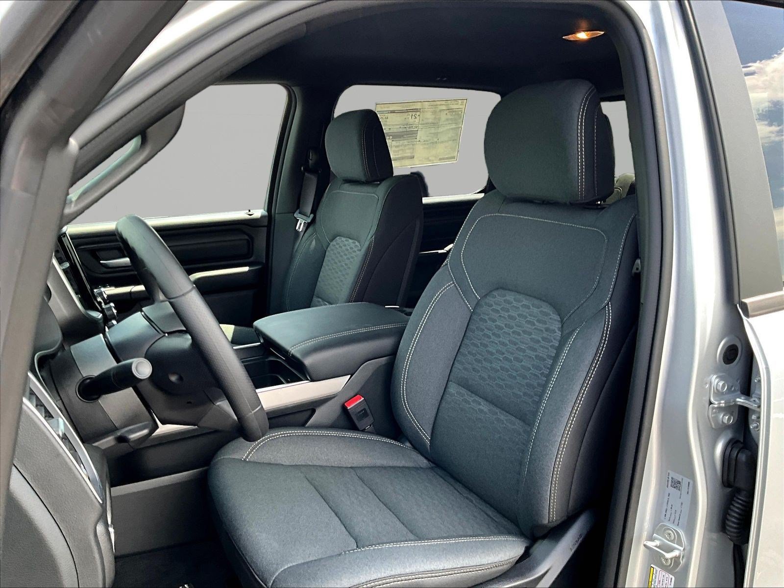 New 2026 RAM 1500 Express AWD/4WD image 17