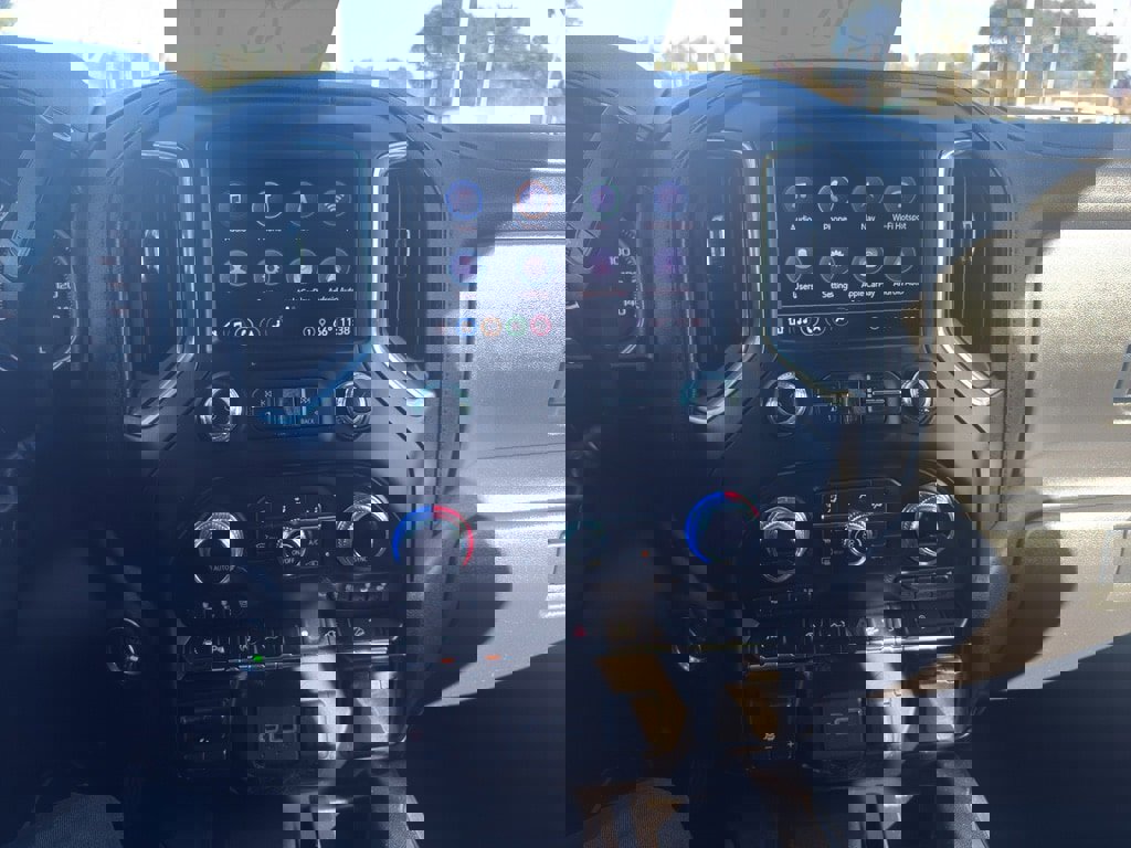 Used 2021 GMC Sierra 1500 AT4 w/ Technology Package image 10