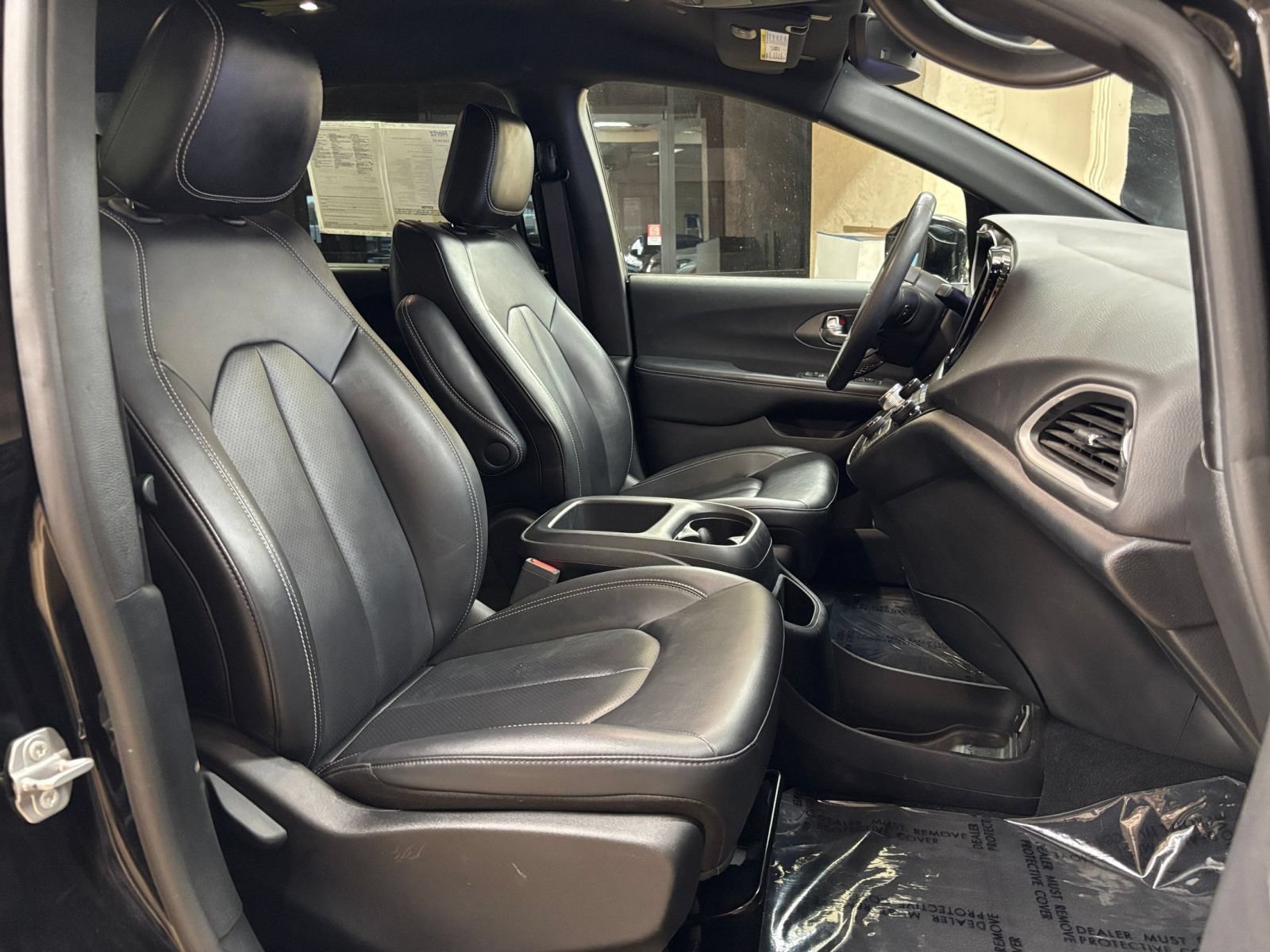 Used 2025 Chrysler Pacifica Select FWD image 37