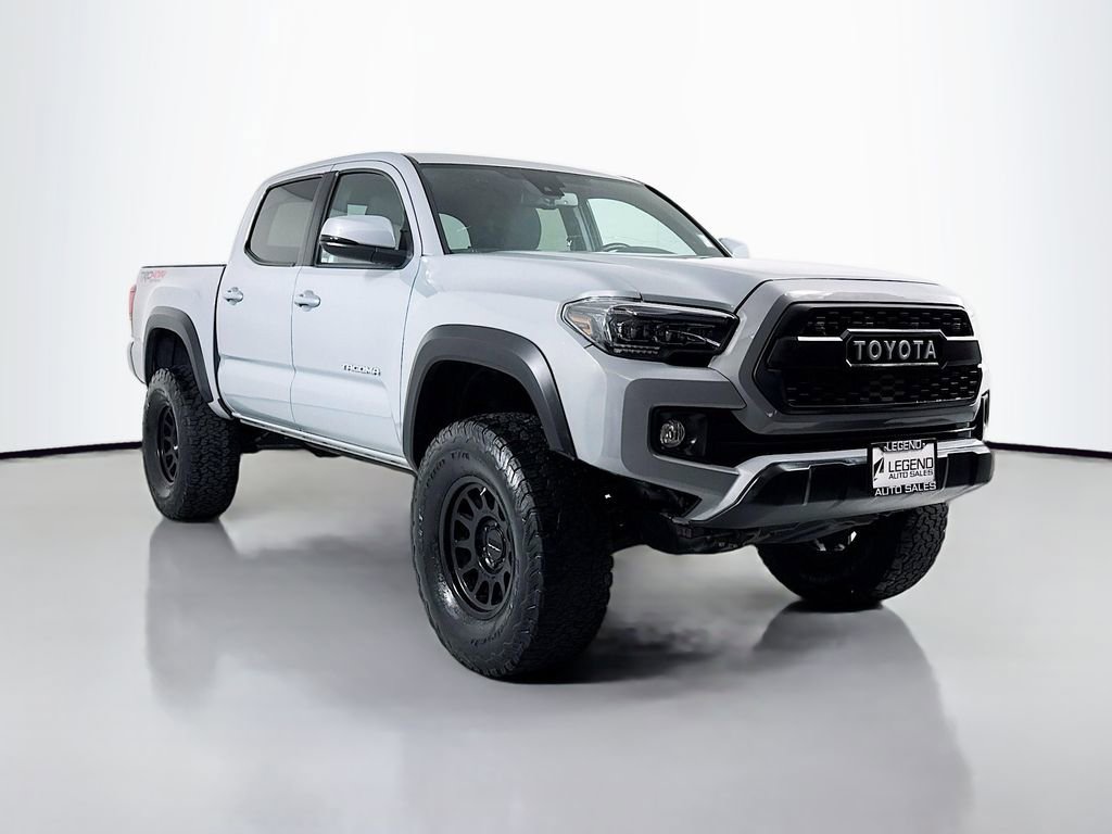 Used 2019 Toyota Tacoma TRD Off-Road w/ Technology Package AWD/4WD image 3