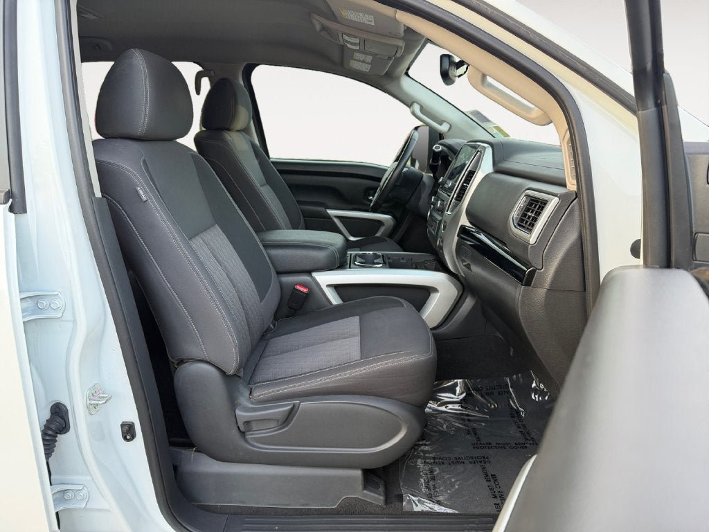 Used 2021 Nissan Titan SV w/ SV Convenience Package RWD image 25