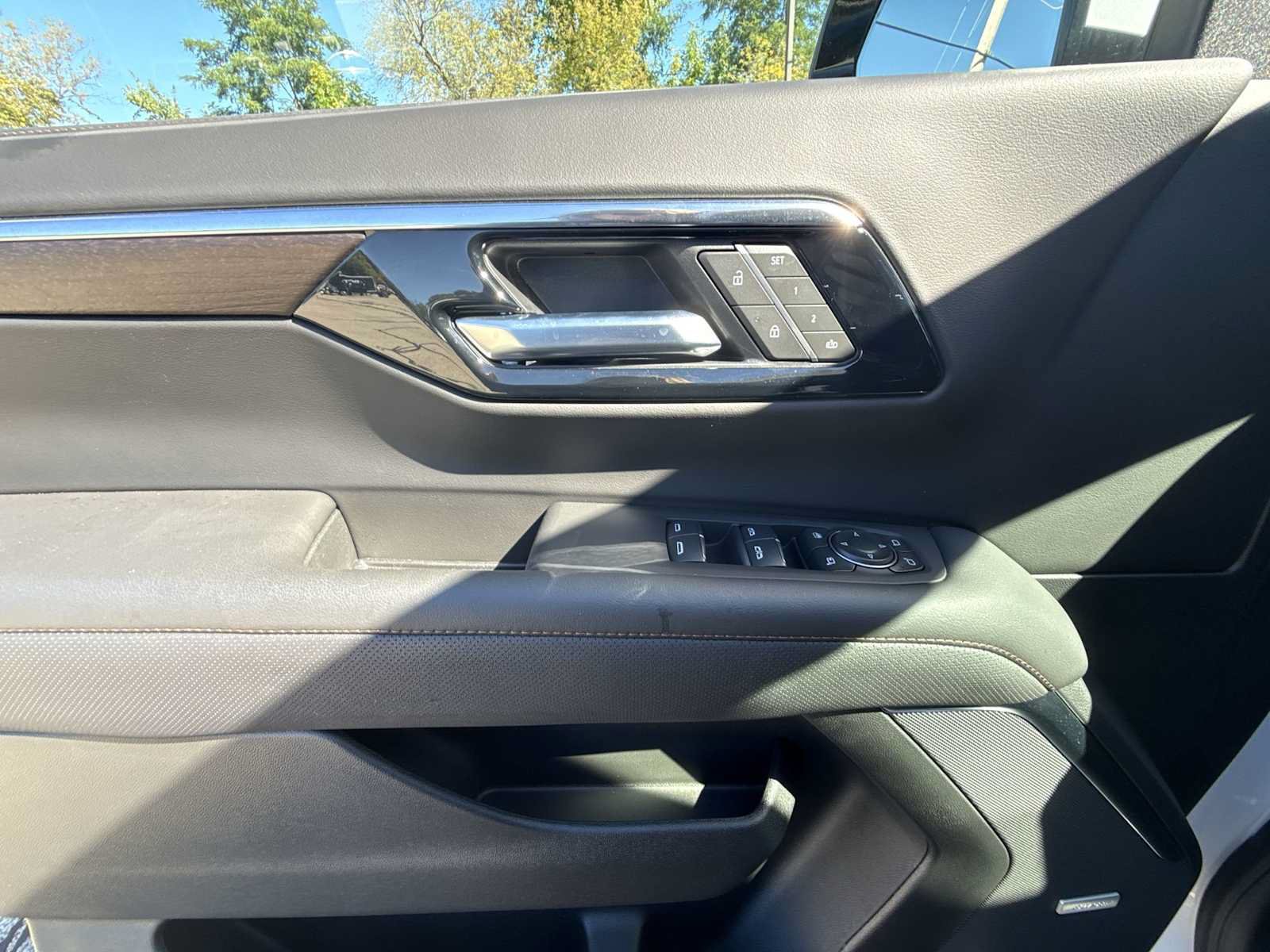 Certified 2025 Chevrolet Tahoe High Country AWD/4WD image 23