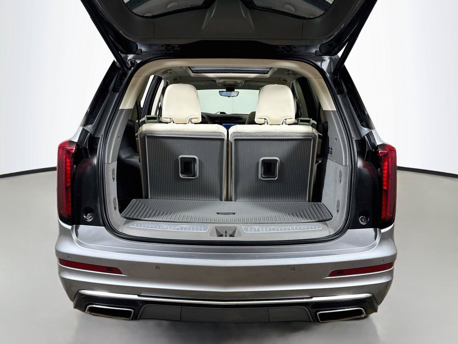 Used 2024 Cadillac XT6 Premium Luxury w/ Technology Package FWD image 26