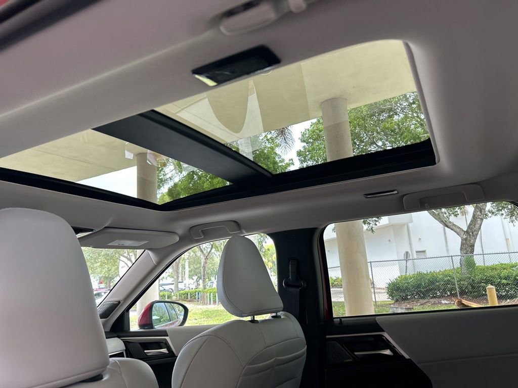 New 2025 Mitsubishi Outlander SE image 36