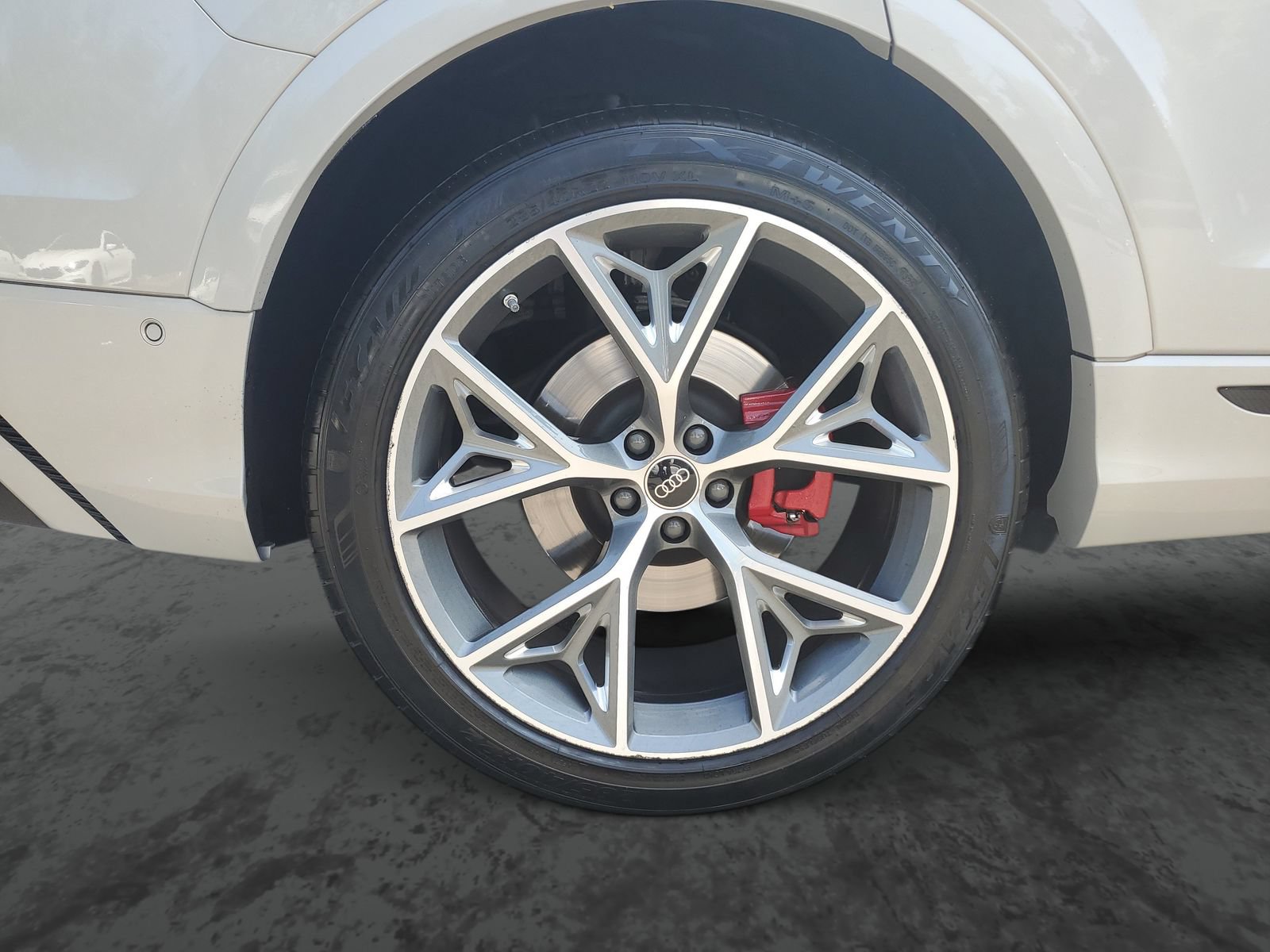 Used 2023 Audi SQ8 Prestige w/ Prestige Package AWD/4WD image 5