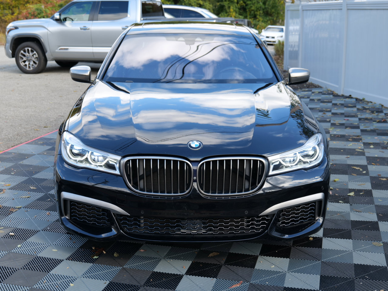 Used 2018 BMW M760i xDrive image 11