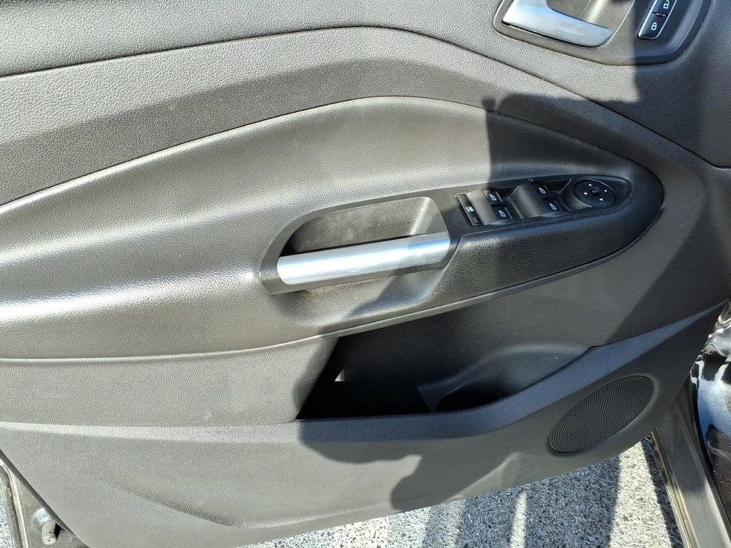 Used 2015 Ford Escape SE image 9