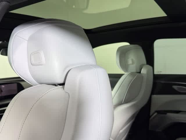 Used 2024 Cadillac Lyriq Luxury RWD image 24