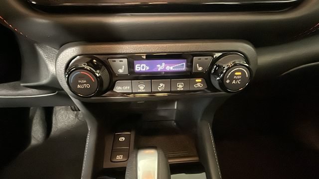 Used 2024 Nissan Kicks SR w/ SR Premium Package FWD image 22
