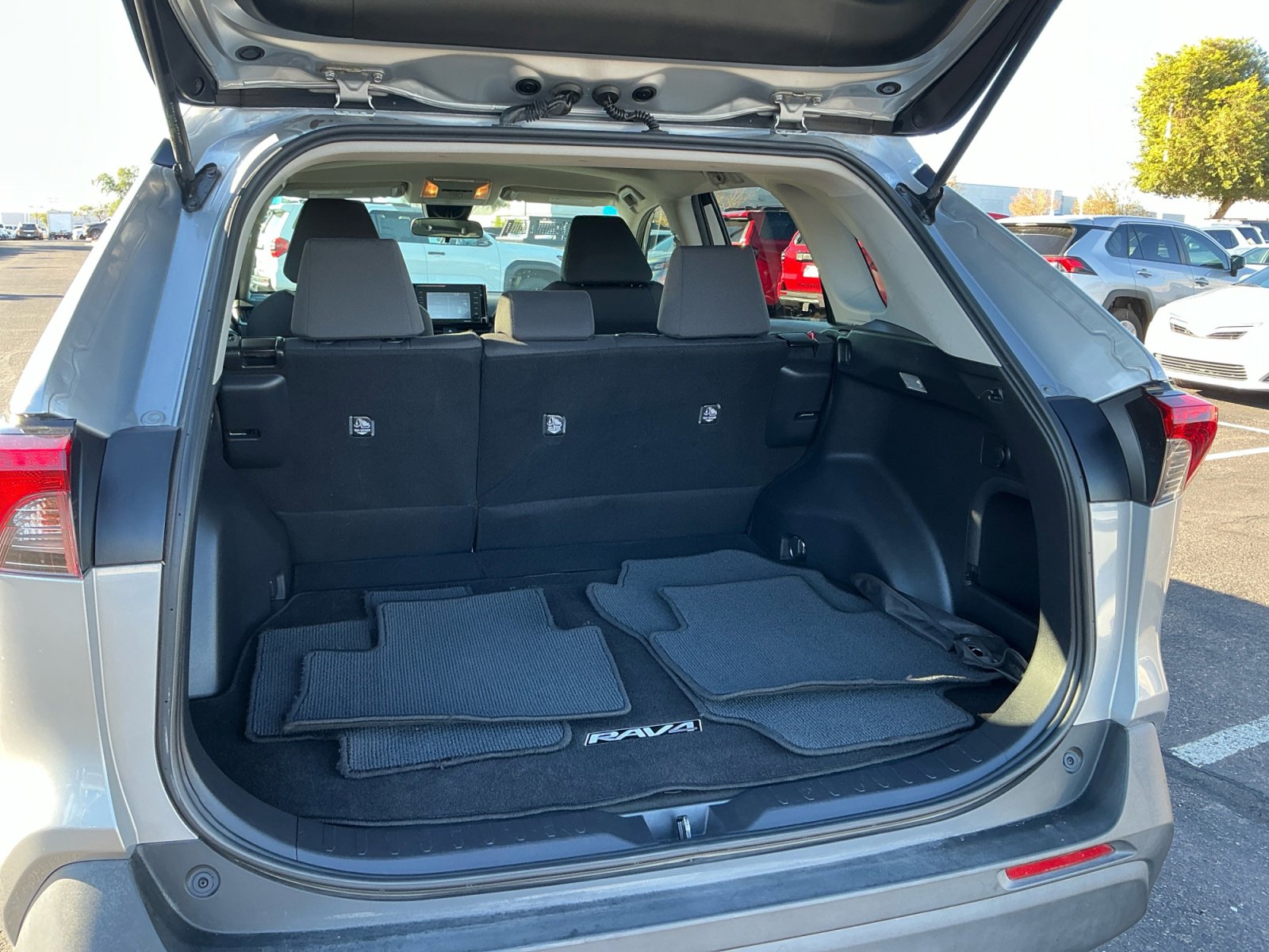 Used 2021 Toyota RAV4 XLE w/ Carpet Mat Package (TMS) image 33
