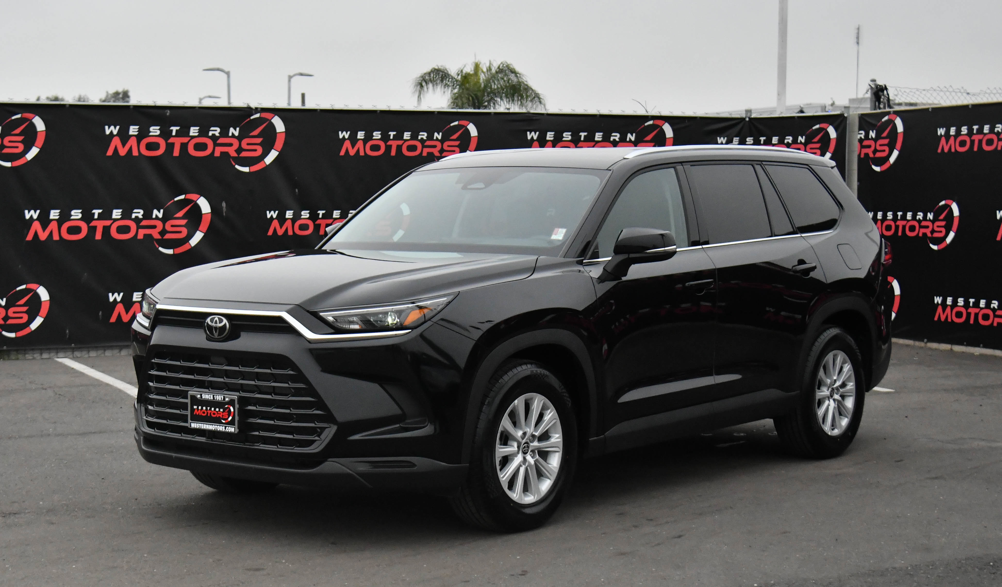 Used 2025 Toyota Grand Highlander AWD image 3