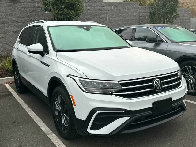 Used 2024 Volkswagen Tiguan SE AWD/4WD image 2