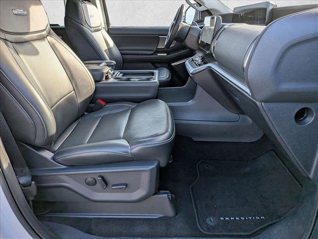 Used 2025 Ford Expedition Platinum AWD/4WD image 21