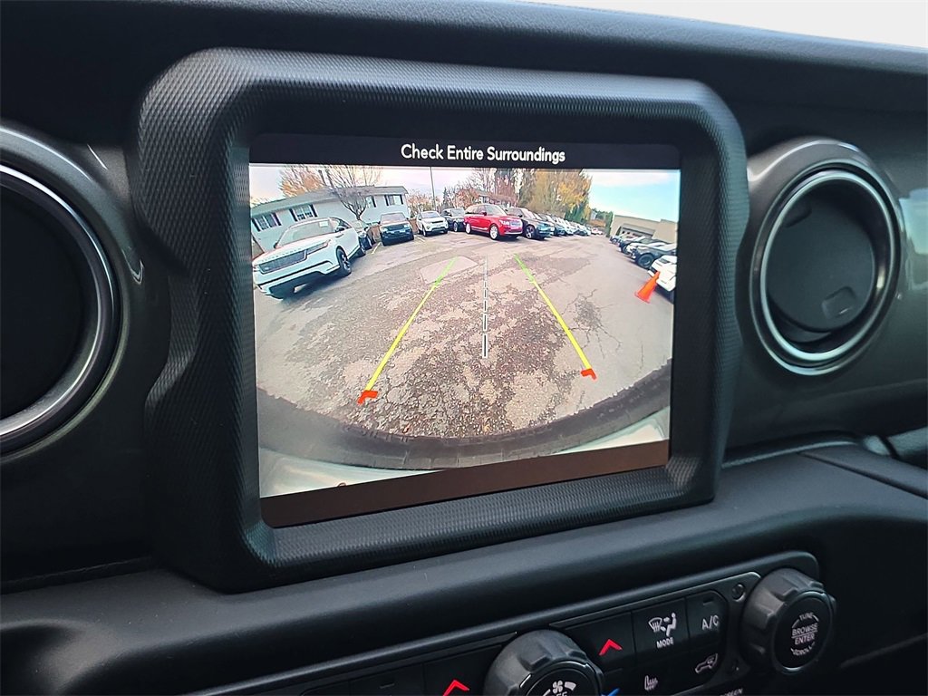 Used 2019 Jeep Wrangler Unlimited Sahara image 27