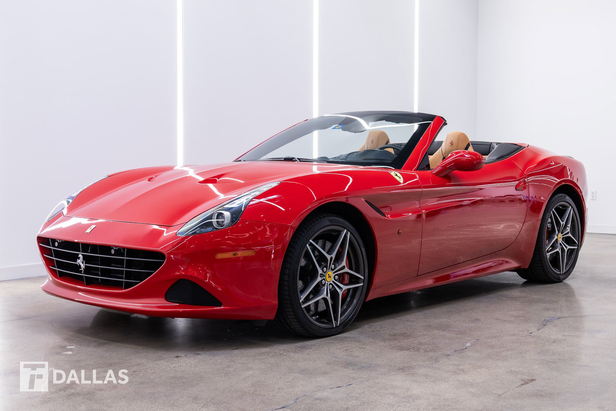 Used 2016 Ferrari California T RWD image 2