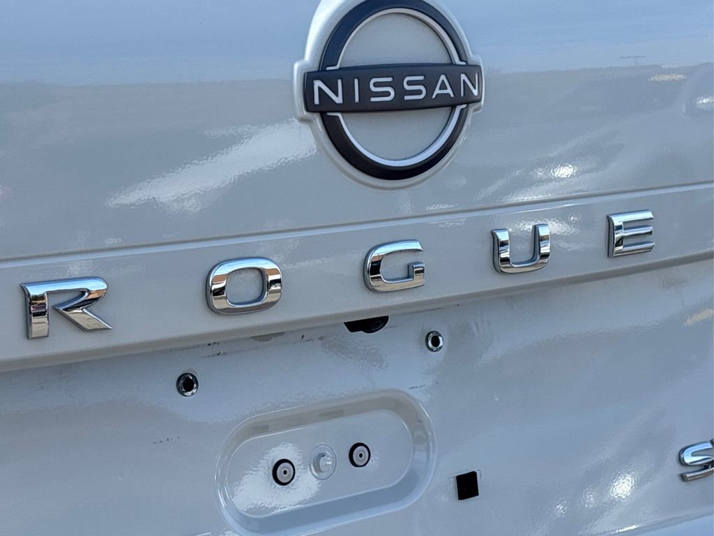 Used 2023 Nissan Rogue SV image 14