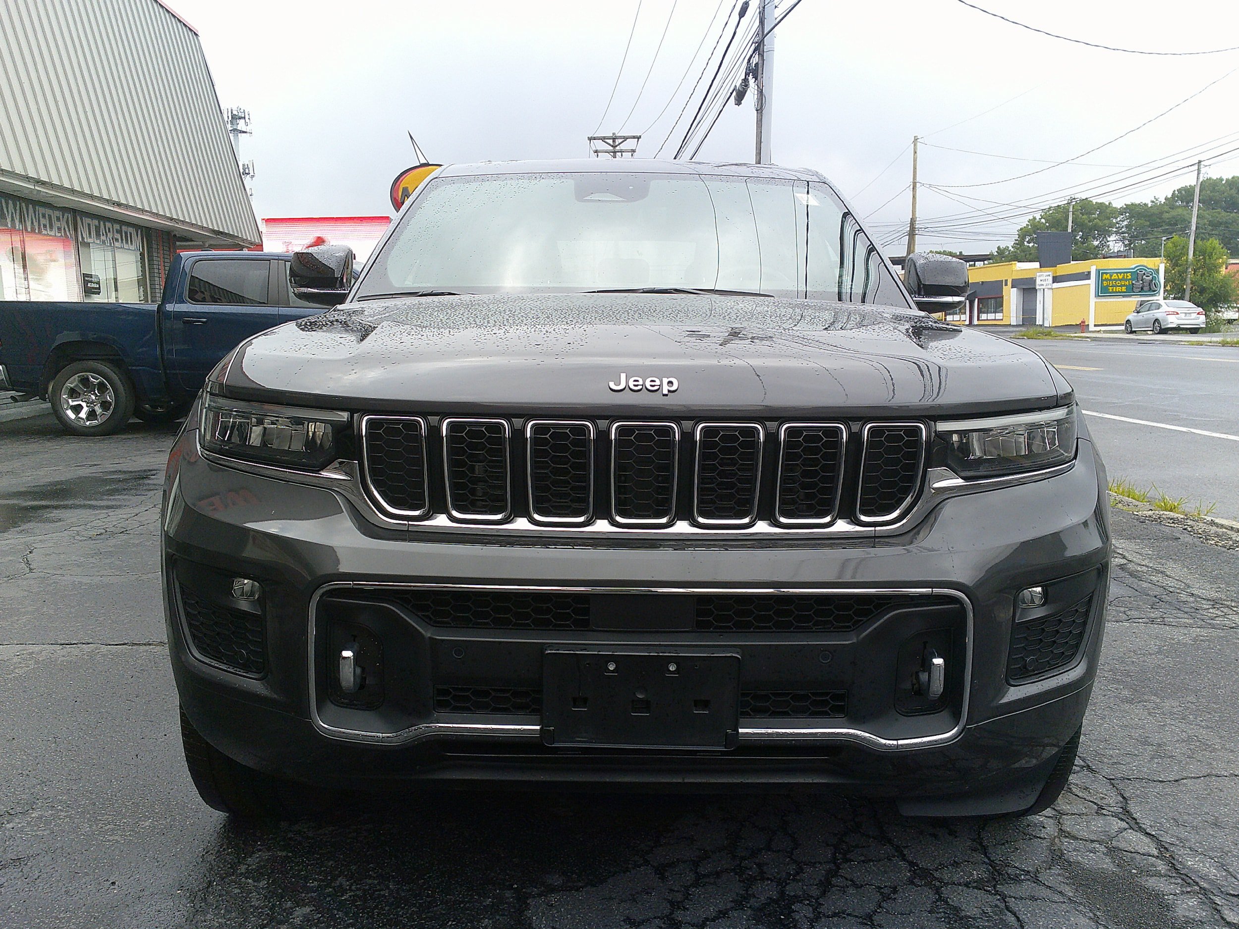 Used 2022 Jeep Grand Cherokee Overland w/ Luxury Tech Group IV AWD/4WD image 8