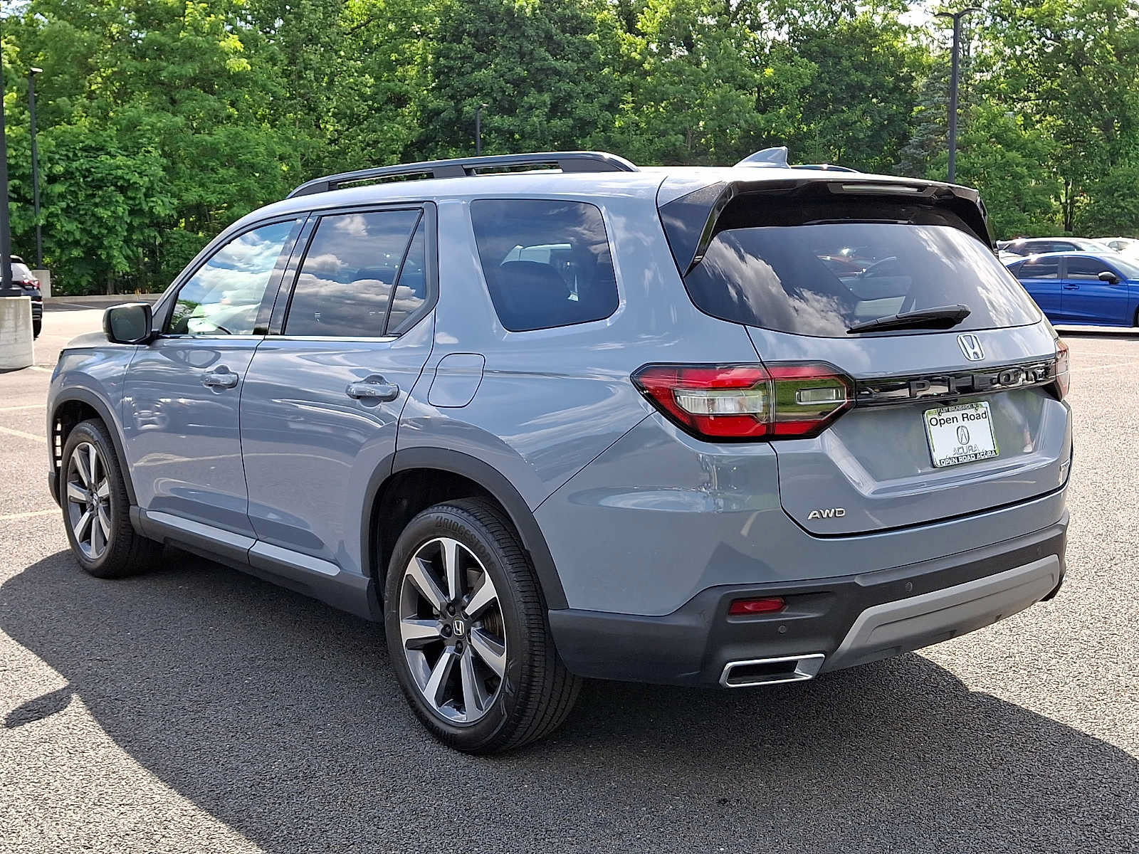 Used 2023 Honda Pilot Touring image 4