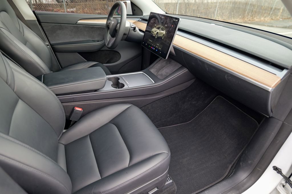 Used 2024 Tesla Model Y Long Range image 33