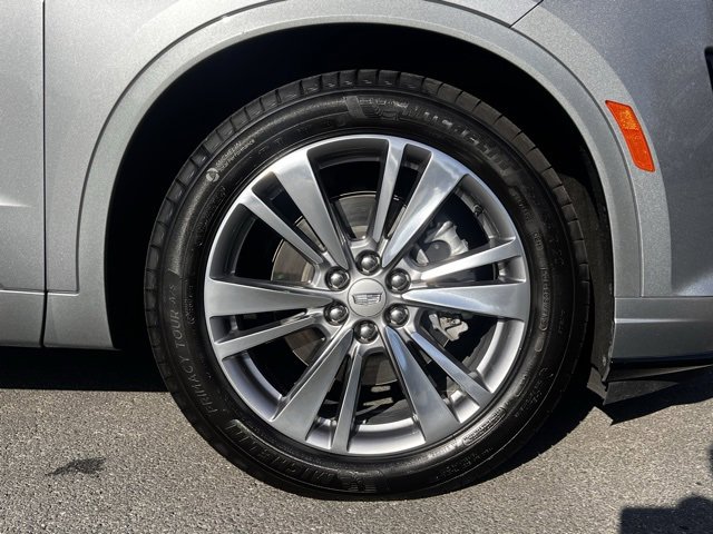 Used 2025 Cadillac XT6 Premium Luxury image 2