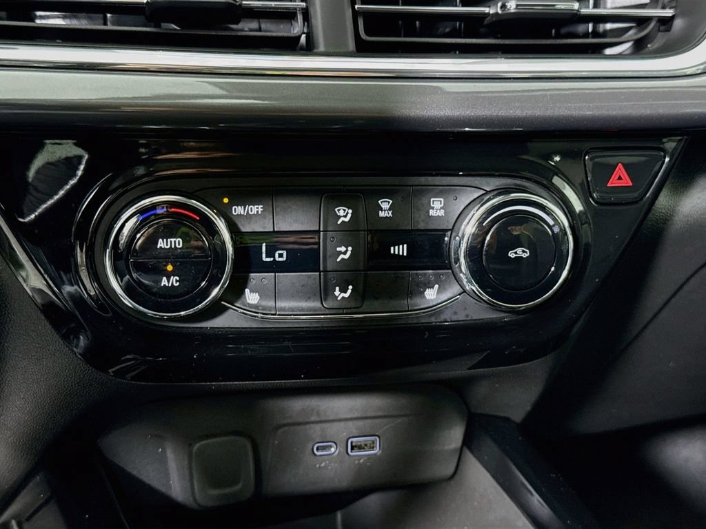 Used 2025 Chevrolet Trax ACTIV FWD image 7