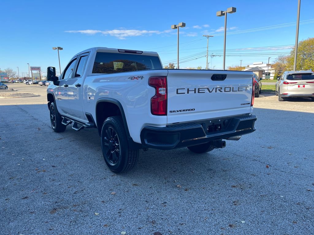 Used 2021 Chevrolet Silverado 2500 Custom w/ Custom Value Package image 3