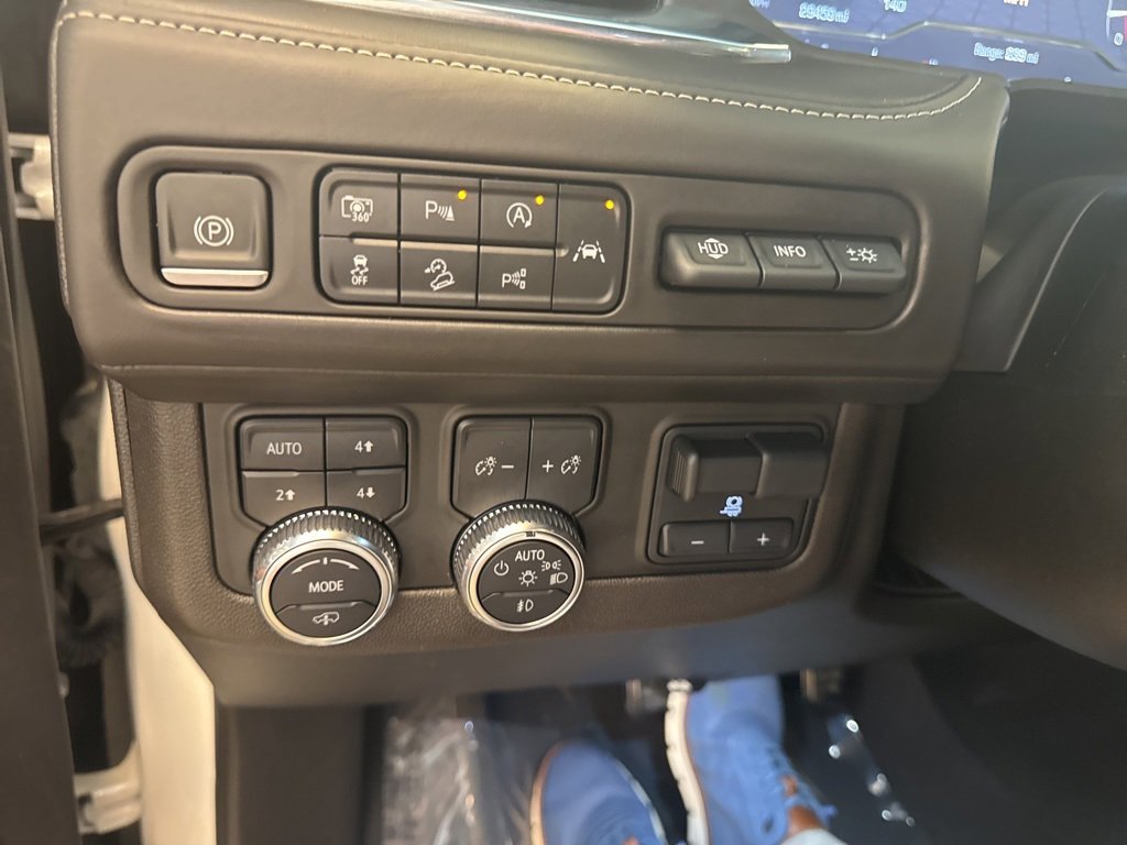 Used 2023 GMC Yukon Denali Ultimate image 44