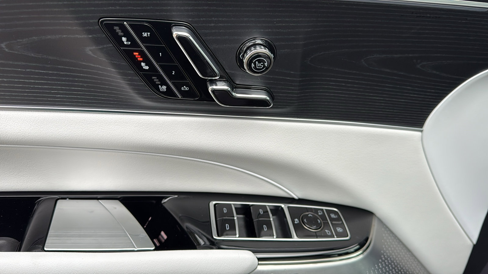 New 2026 Cadillac Lyriq Premium Luxury image 11