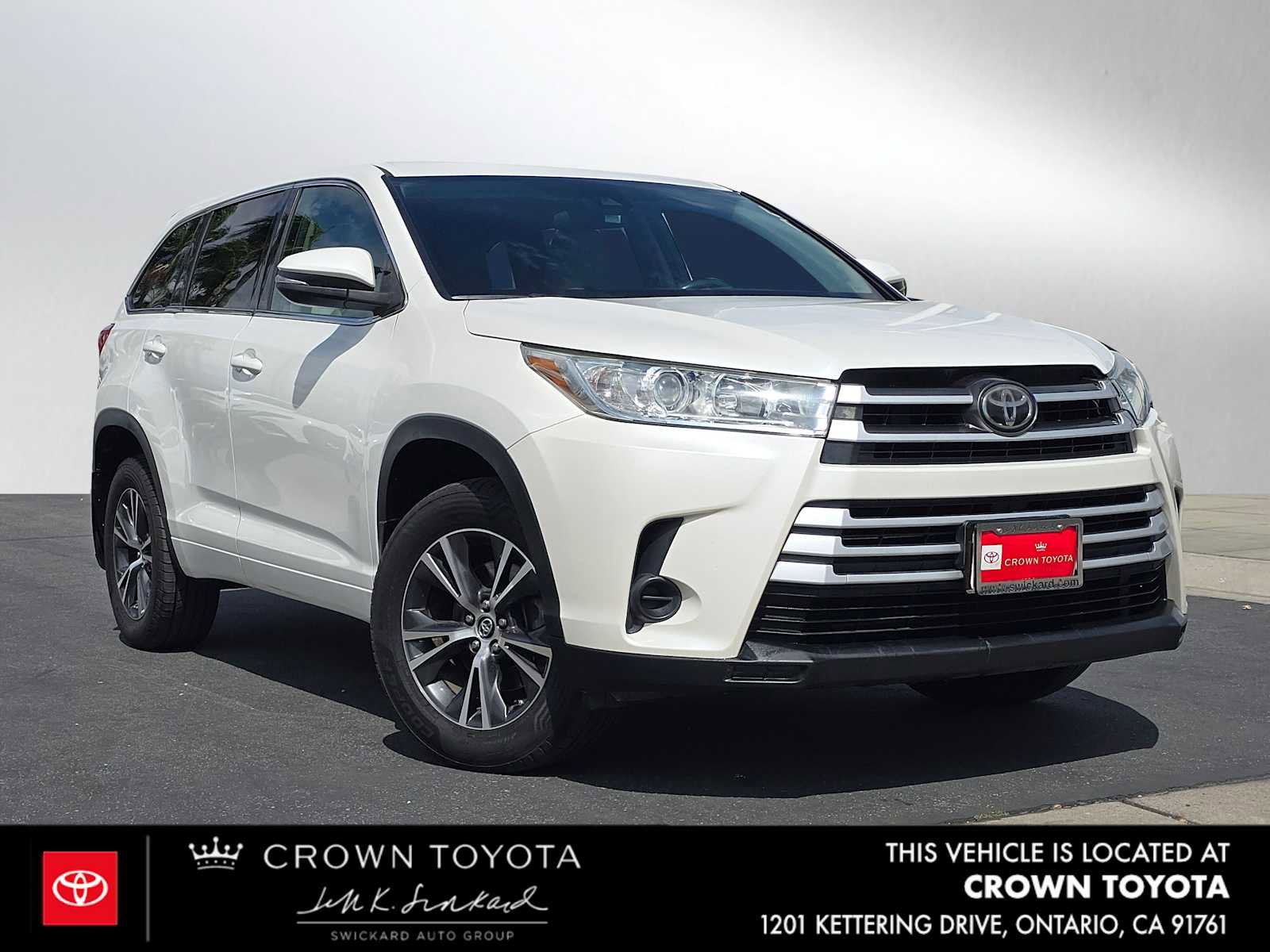 Used 2017 Toyota Highlander LE FWD image 1