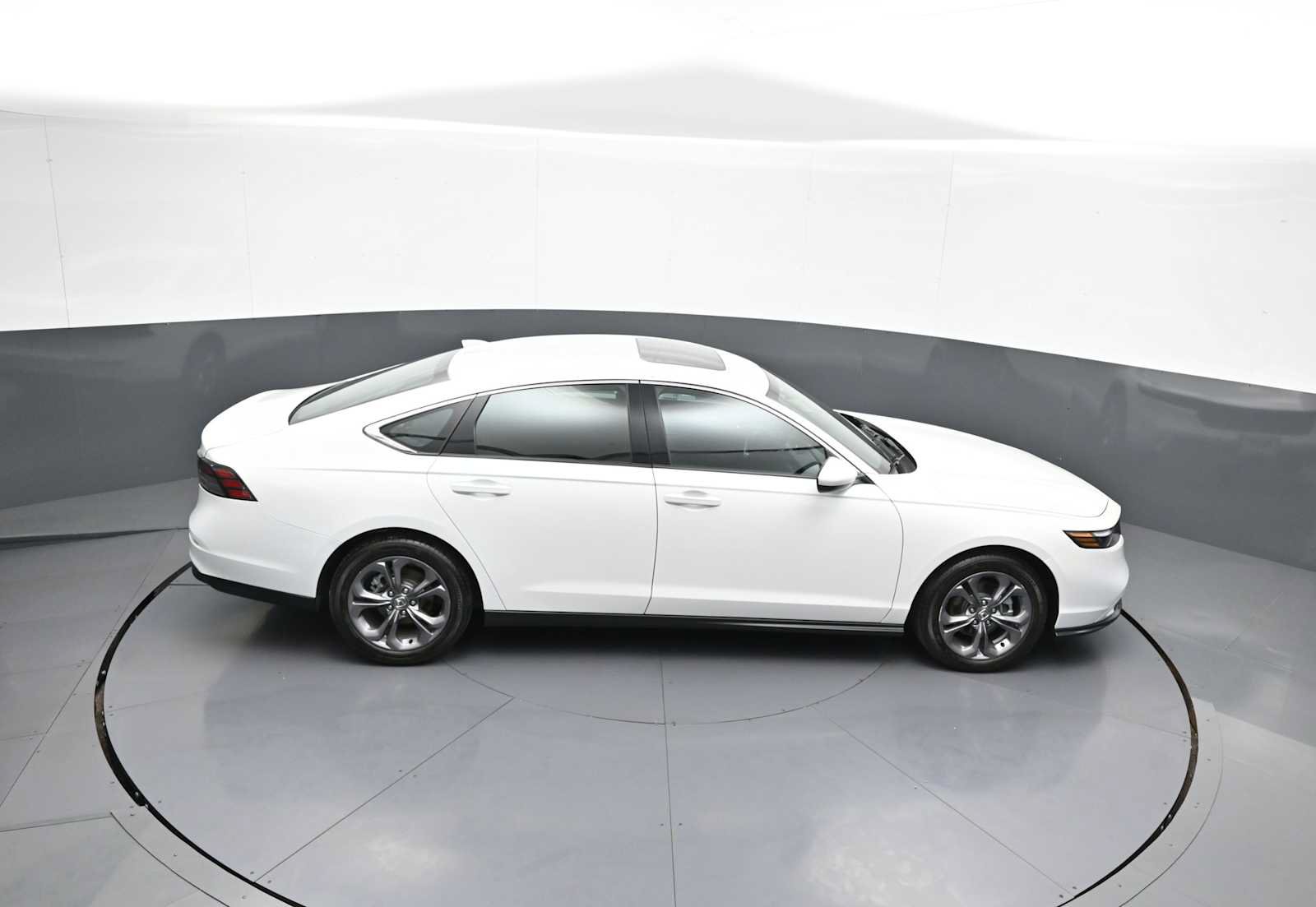 Certified 2024 Honda Accord EX image 36