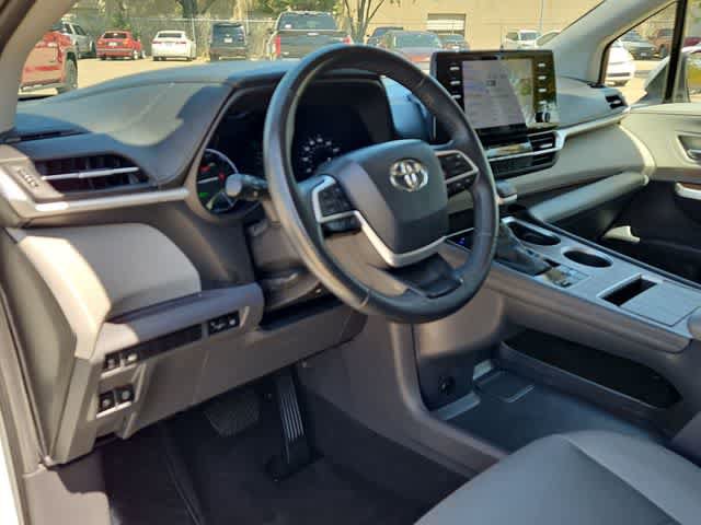 Used 2023 Toyota Sienna XLE FWD image 10