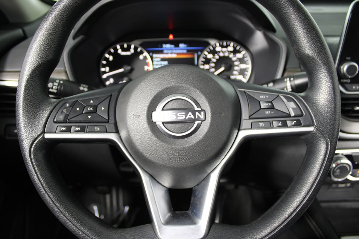 Used 2023 Nissan Altima 2.5 SV FWD image 5