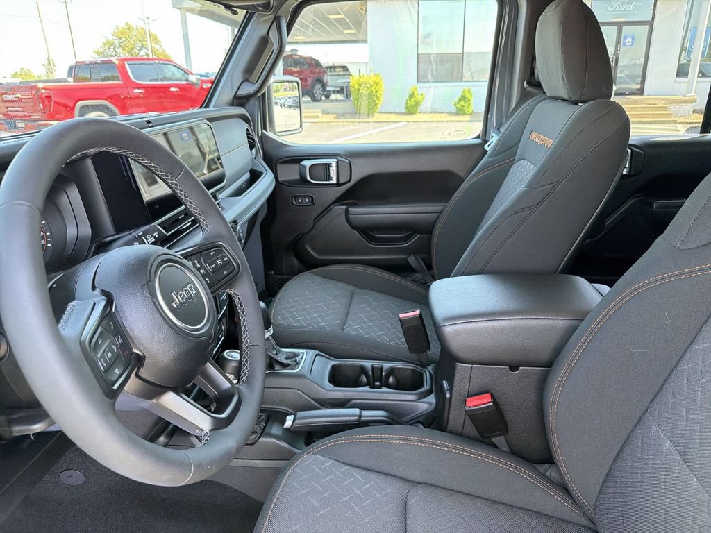 Used 2025 Jeep Gladiator Mojave w/ Convenience Group AWD/4WD image 11