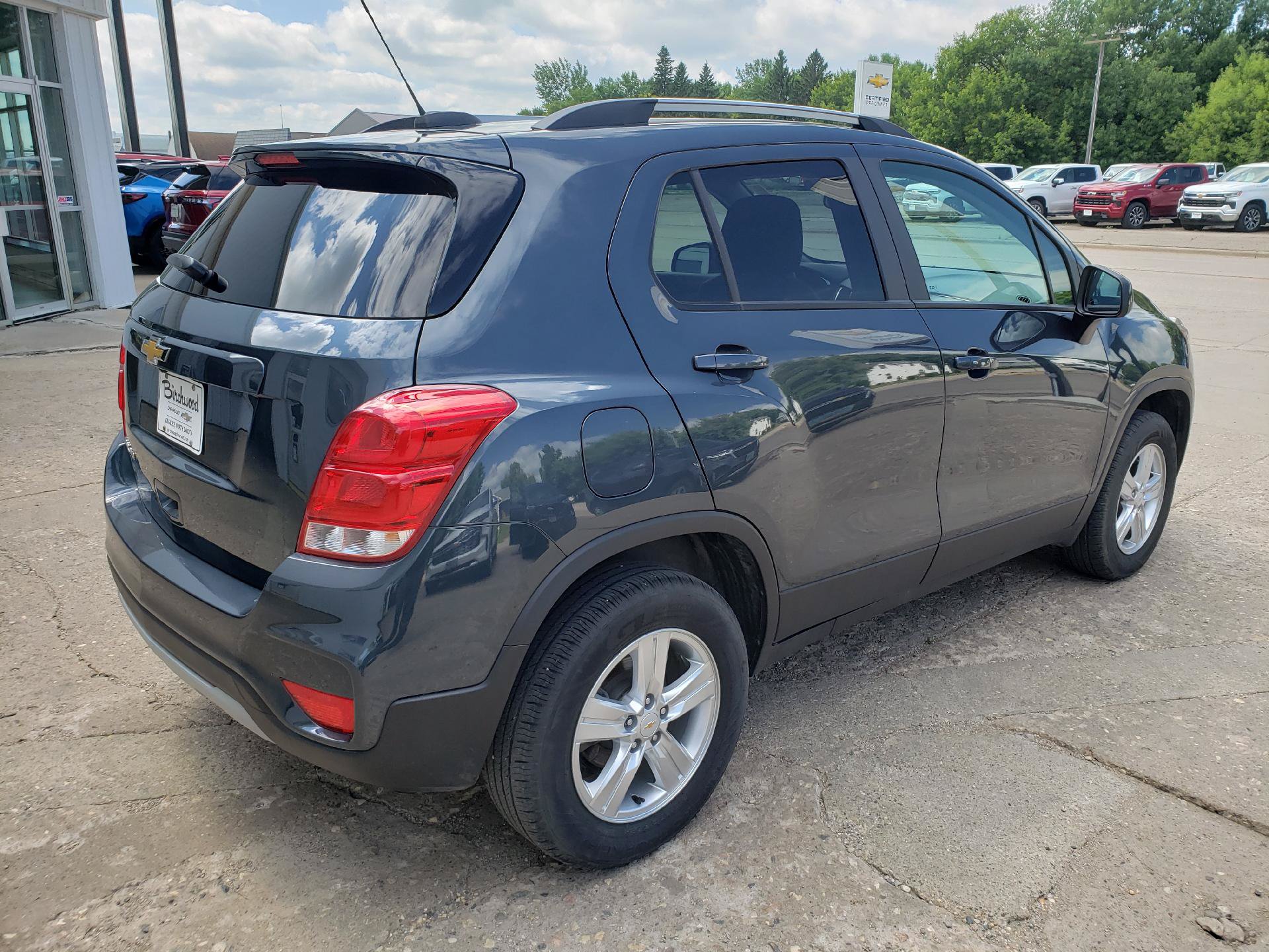 Used 2021 Chevrolet Trax LT w/ LT Convenience Package AWD/4WD image 4