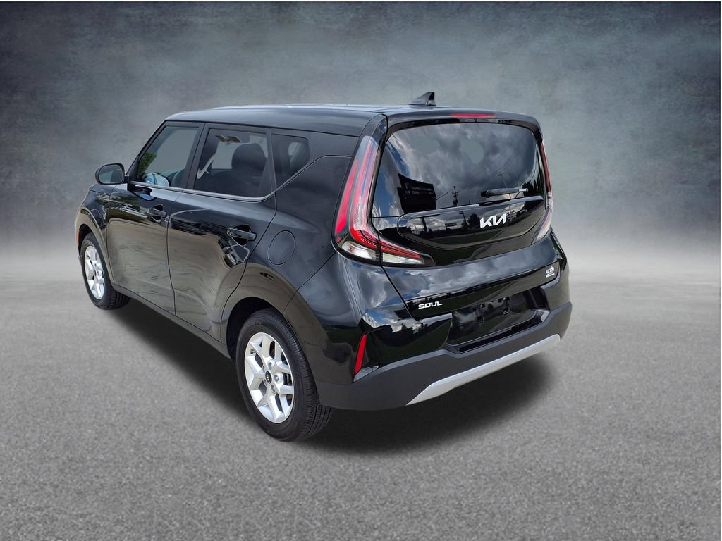 Used 2025 Kia Soul LX w/ LX Technology Package FWD image 6