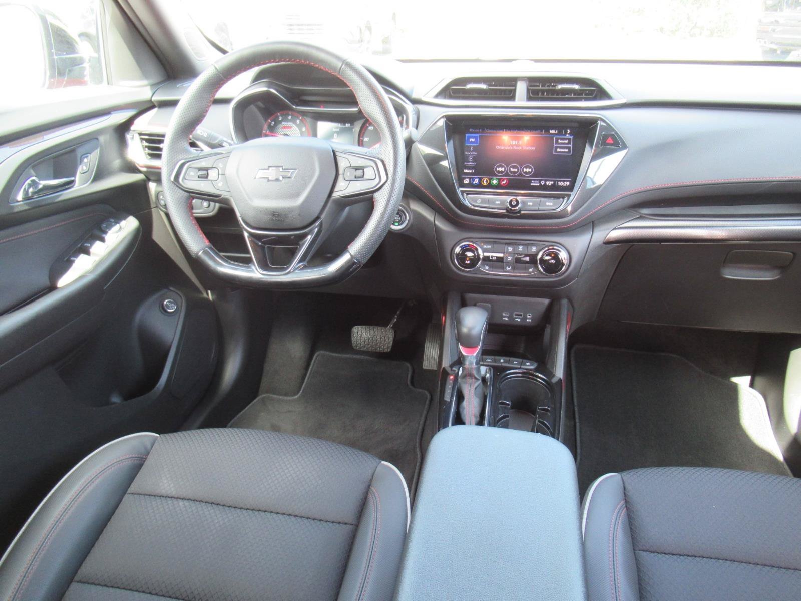 Used 2023 Chevrolet TrailBlazer RS w/ Sun and Liftgate Package FWD image 14